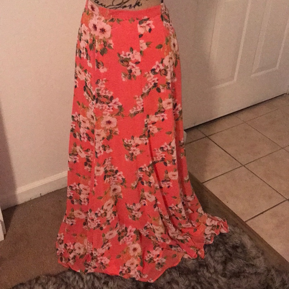 Eva Mendes floral skirt